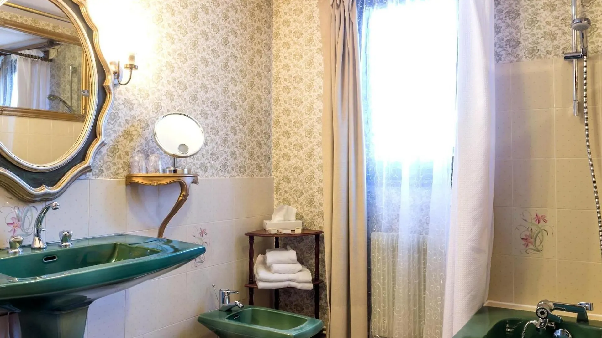 Hostellerie Sarrasine, Macon Est - Teritoria Replonges Hotel